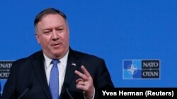آقای پومپئو در جریان سفر به هشت کشور عربی خاورمیانه، از امارات متحده عربی در مصاحبه با سی‌بی‌اس شرکت کرده بود.