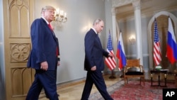 Дональд Трамп и Владимир Путин, архивное фото