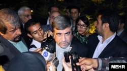 علی جنتی، وزیر ارشاد (وسط)