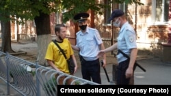 Policija privodi lokalca u glavnom gradu Krima, Simferopolju (fotoarhiva)