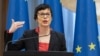 "Radite sa nama na reformama, kako bi vaše članstvo u Evropskoj uniji bilo moguće", poručila je u Beogradu evropska komesarka za proširenje Marta Kos, nakon sastanka sa premijerom Srbije Đurom Macutom 29. aprila. (arhivska fotografija)