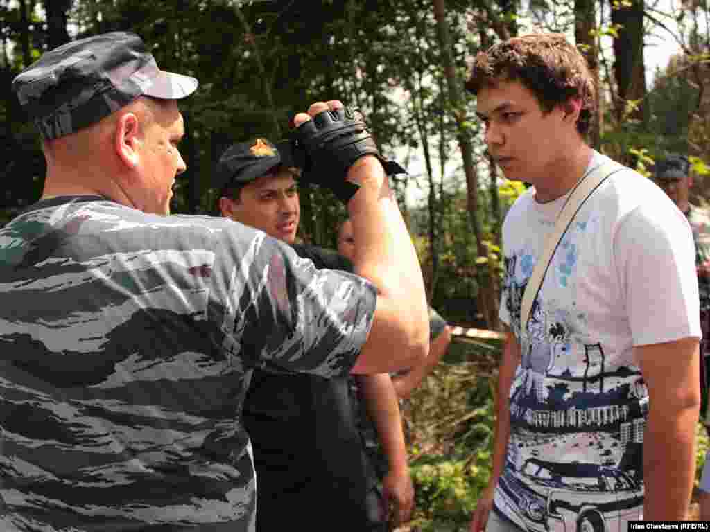 29 июня представители инициативной группы “В защиту лесов Подмосковья” провели акцию против вырубки лесов в Солнечногорском районе под автомагистраль Москва – Санкт-Петербург.