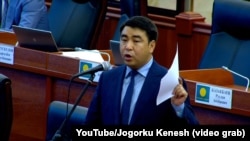 Жанар Акаев.