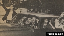 شادی شهروندان تهرانی پس از قهرمانی ایران در جام ملت‌های آسیا در ۱۹۶۸