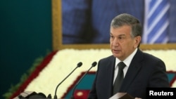 Шавкат Мирзияев, премьер-министр Узбекистана, выступает на церемонии прощания с первым президентом страны Исламом Каримовым. Самарканд, 3 сентября 2016 года.
