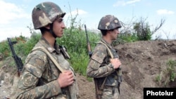 Արցախի Պաշտպանության բանակի զինծառայողները մարտական հերթապահության ժամանակ, արխիվ