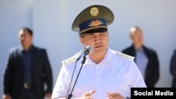 Камчыбек Ташиев Улуттук коопсуздук боюнча мамлекеттик комитеттин (УКМК) Алай райондук бөлүмүнүн жаңы имаратын ачып жатканда тартылган сүрөт. 25-сентябрь.