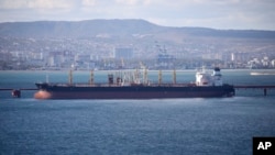 Под американские санкции попали около 180 судов, перевозящих российскую нефть, в том числе названный в честь Назарбаева танкер