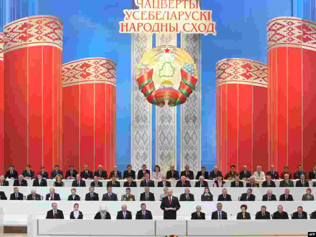 Bjelorusija - Obraćanje predsjednika Alyaksandra Lukashenka na četvrtoj nacionalnoj Skupštini u Minsku, 06.12.2010. Foto: AFP / Maxim Guchek