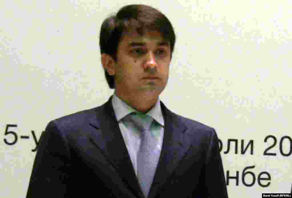 Рустам Эмомали президент футбольной ассоциации Таджикистана. Старший сын главы таджикского государства.