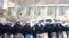 Jedinice policije ispred zgrade opštinskog i okružnog suda