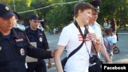 Задержание Алексея Шварца во время пикета, Курган, архивное фото 