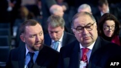 Олег Дерипаска (сол жақта) және Әлішер Османов.