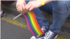 U Ugandi je krajem maja usvojen zakon koji kriminalizuje homoseksualnost i predviđa smrtnu kaznu za one koji su osuđeni za "tešku homoseksualnost". Zakon takođe propisuje do 20 godina zatvora za one koji se zalažu za prava LGBT osoba.