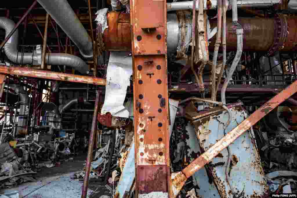Dhjetë vjet pas, kështu duket një pjesë e centralit bërthamor në Fukushima, që u dëmtua gjatë tërmetit dhe cunamit të vitit 2011. Fotografia është bërë në shkurt të vitit 2021.&nbsp; &nbsp;