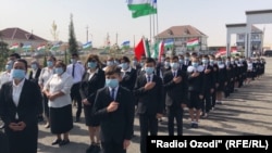 Новая школа на севере Таджикистана, построенная властями Узбекистана